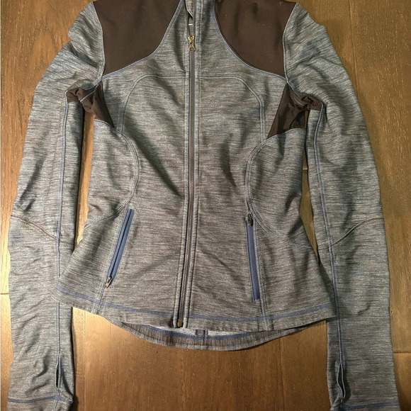 Lululemon Forme Jacket
Reversible Slub Denim Limitless Blue / Black - Picture 7 of 9